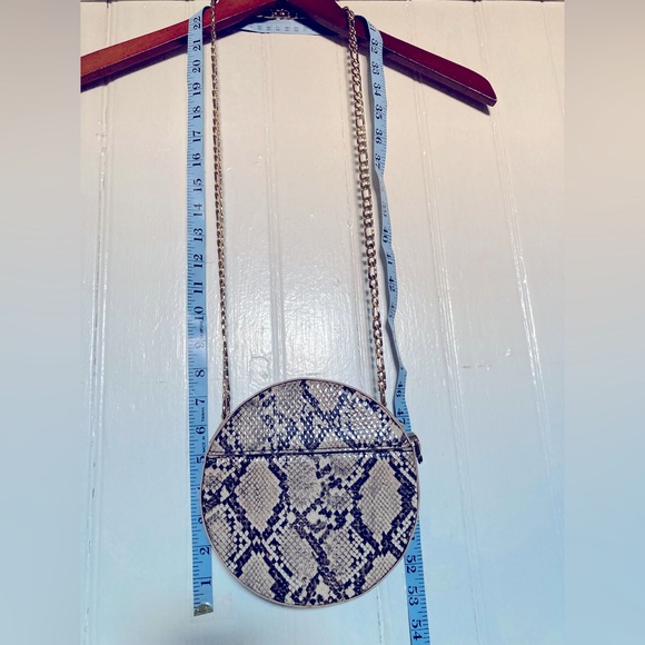 Topshop Crossbody Circle Bag, Faux Snakeskin, Genuine Metal Chain Strap/Hardware - Picture 11 of 13